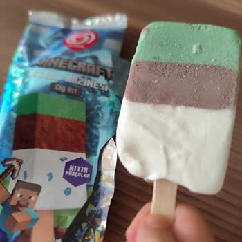 Algida Minecraft Dondurmasında Mavi Çıtır Parçalar Eksik