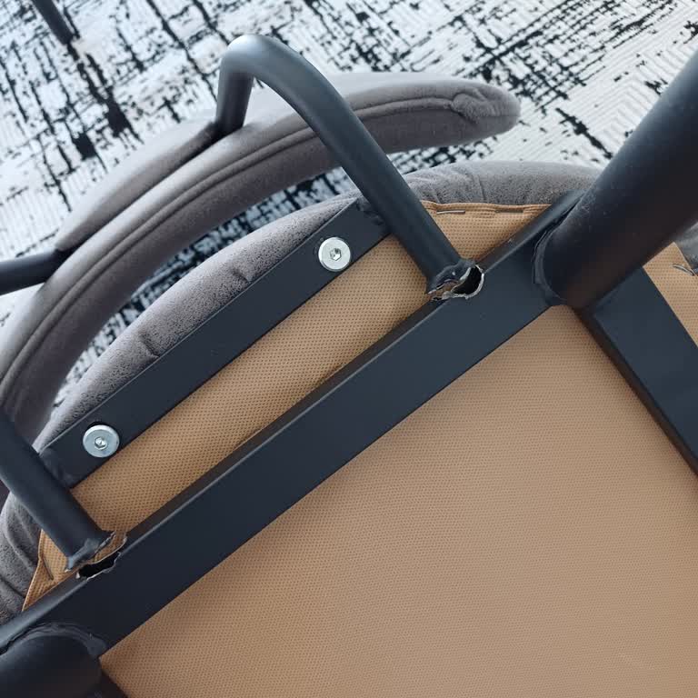 Mondi Home Sandalyeler Kısa Sürede Kırıldı, Servis Dönüş Yapmadı