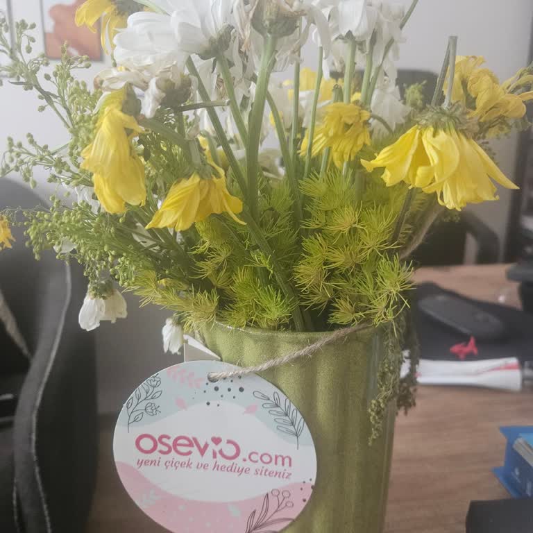 Geç Teslimat, Solmuş Ve Kırık Çiçeklerle Büyük Hayal Kırıklığı