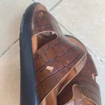 Kısa Sürede Deforme Olan Terlik Ve Yetersiz Garanti Desteği