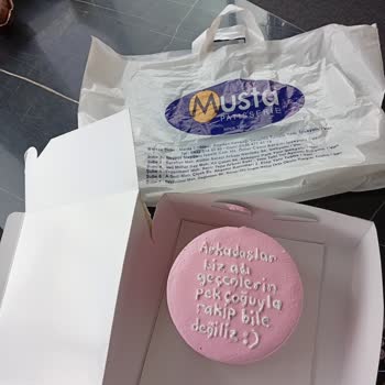 Hayal Kırıklığı Yaratan Doğum Günü Pastası: Fotoğrafla Alakasız Ve Eksik Teslimat