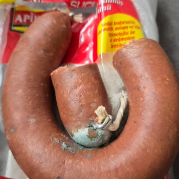 Apikoğlu Bozuk Sucuk Nedeniyle Sağlığımız Ve Paramız Riske Girdi