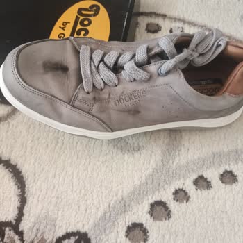 Dockers Yağmurda Rengi Değişen Ayakkabıya Çözüm Bulamıyorlar