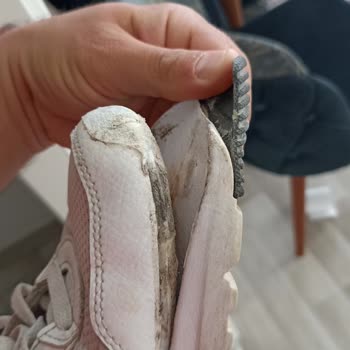 6 Ayda Açılan Nike Ayakkabıyı FLO Kullanılamaz Hâlde Geri Gönderdi