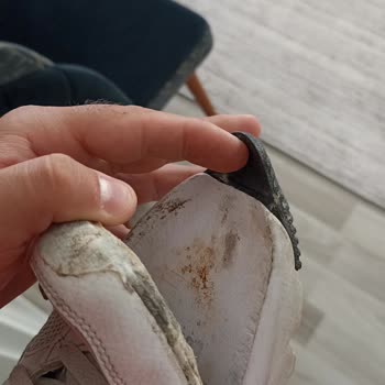 6 Ayda Açılan Nike Ayakkabıyı FLO Kullanılamaz Hâlde Geri Gönderdi