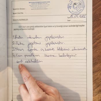 Bağcılar Yürüyüş Yolunda Camlarda Şerit Panel Eksikliği Nedeniyle Yaşanan Kaza