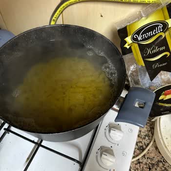 Satın Alınan Ürünlerde Böcek Çıkması Ve İlgisiz Mağaza Çalışanları