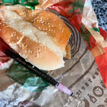 Burger King Hamburgerden Çıkan Kalem Şaşkınlığı