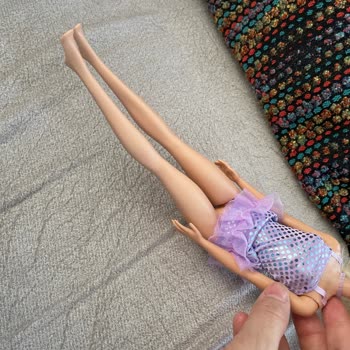Barbie Bebekte Sert Ayak Ve Kötü Saç Kalitesi Hayal Kırıklığı