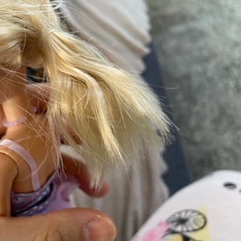Barbie Bebekte Sert Ayak Ve Kötü Saç Kalitesi Hayal Kırıklığı