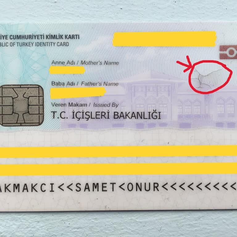 Kimlikteki Ufak Çatlak Nedeniyle Hesap Açılamıyor