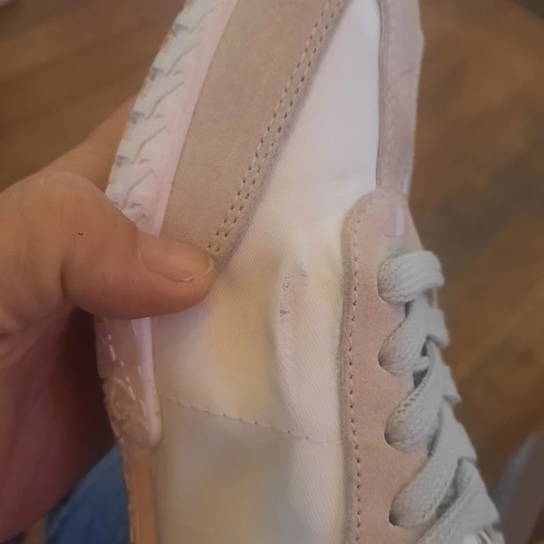 Kısa Sürede Kumaşında Sorun Oluşan Ayakkabım Garanti Kapsamında Değerlendirilmedi