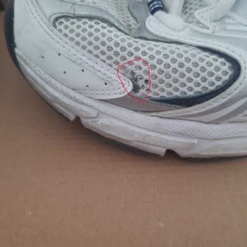 Aldığım Ayakkabının Her İki Tekinde Aynı Yerde Yırtılma Ve İlgisiz Mağaza Cevabı