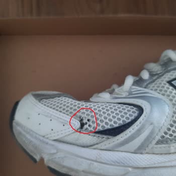 Aldığım Ayakkabının Her İki Tekinde Aynı Yerde Yırtılma Ve İlgisiz Mağaza Cevabı