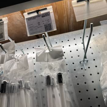 Reyondaki Fiyatı Kabul Etmeyen Koçtaş Mağazası Ve İlgisiz Çalışanlar