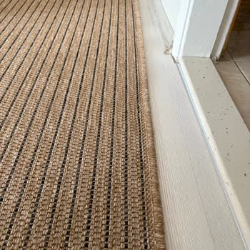 Kusurlu Halı Ve İletişimsiz Müşteri Hizmeti