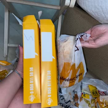 Sipariş Ettiğimiz Dönerler Çiğ Ve Kokuyordu Yetkiliye Ulaşamıyoruz