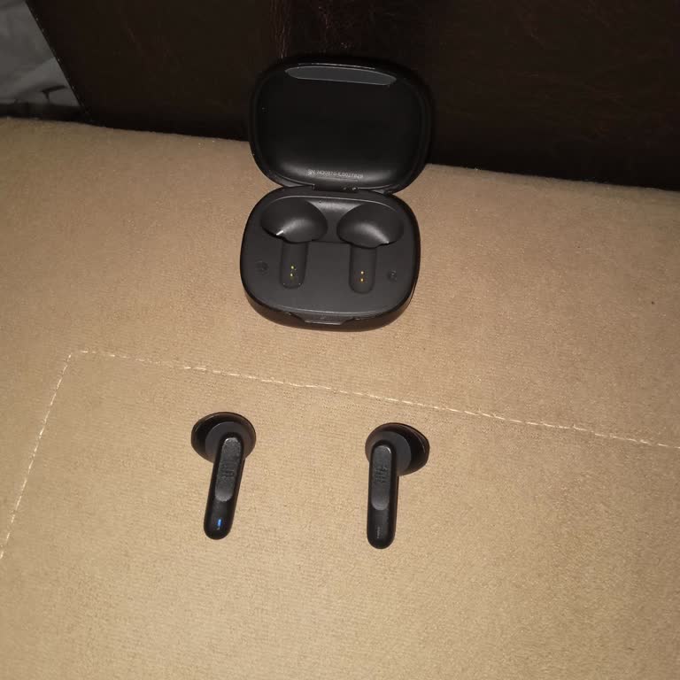 JBL 300 TWS Sağ Kulaklık Aniden Çalışmamaya Başladı