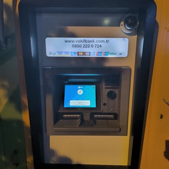 Halkbank ATM'de Para Alıkonuldu, Sorun Devam Ediyor