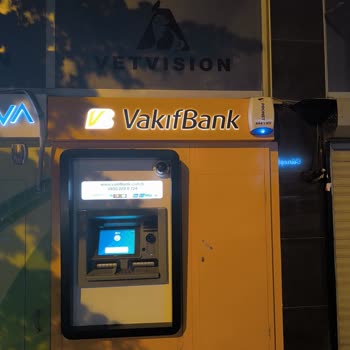 VakıfBank ATM'sinde Para Alıkonuldu, Sorun Çözülmedi