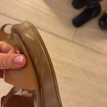 Kısa Sürede Yıpranan Ayakkabı İçin Hayal Kırıklığı