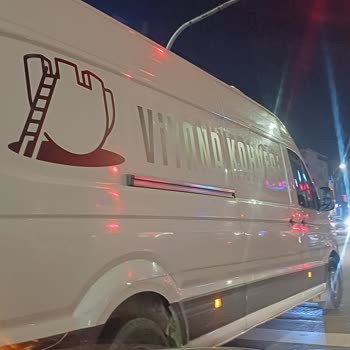 Markalı Servis Aracı Trafikte Tehlike Saçıyor!