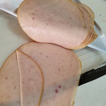 Namet Hindi Füme Ürününde Plastik Parça Şoku: Çocuğumun Sağlığı Tehlikeye Girdi