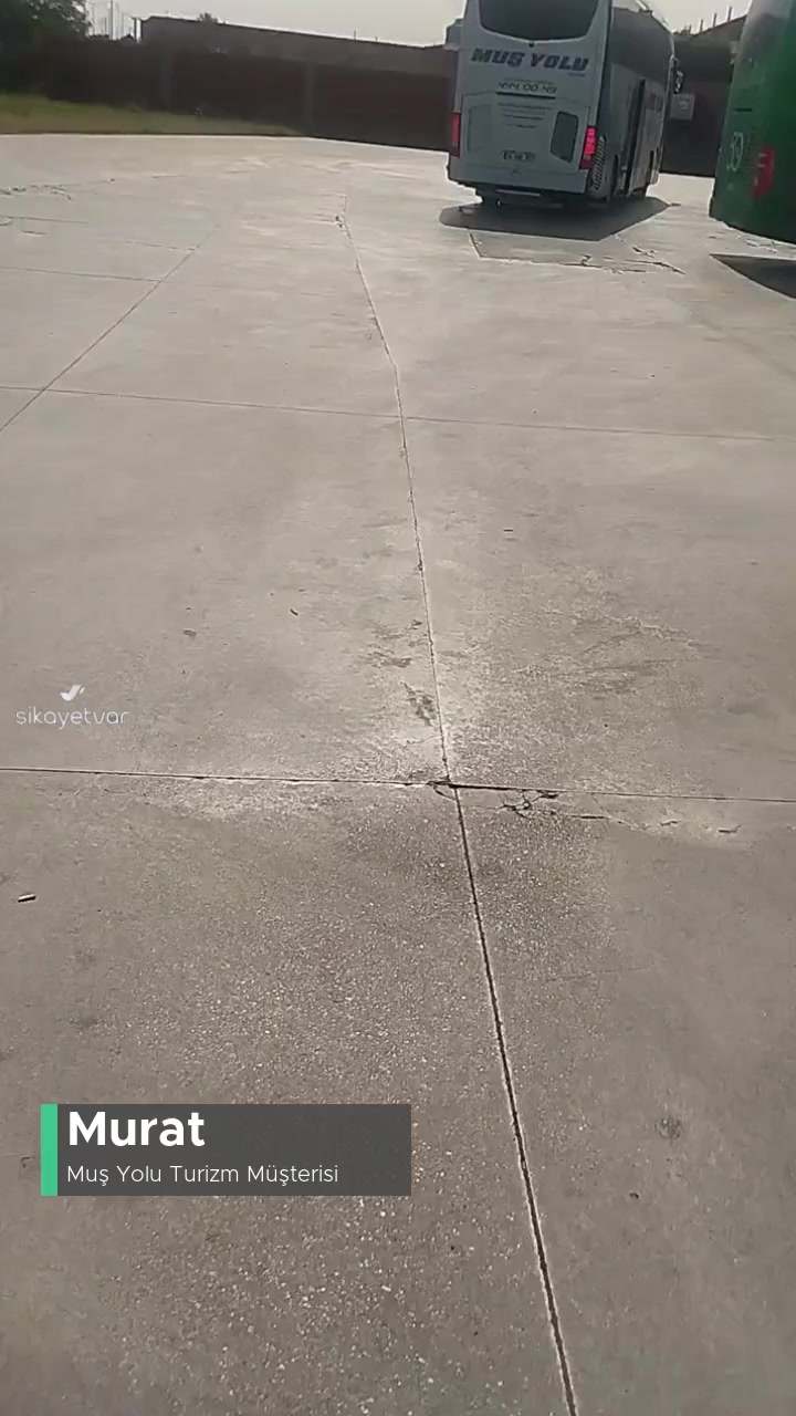 Muş Yolu Turizm Otobüs Yarı Yolda Aktarma Yapmak Üzere Bize İndirdi videonun kapak resmi