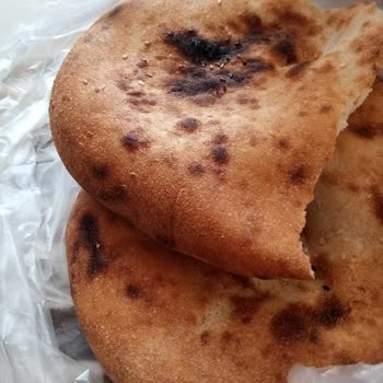 Alaçatı Alışveriş Merkezi Pişmemiş Ekmek Satılıyor