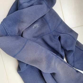 Nike Tech Fleece Serisinde Hızlı Renk Solması Sorunu