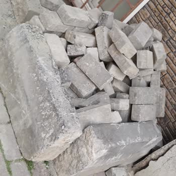 Kaldırım Taşları Yapılmadı Bina Önü Çamur Ve Kötü Kokuyor