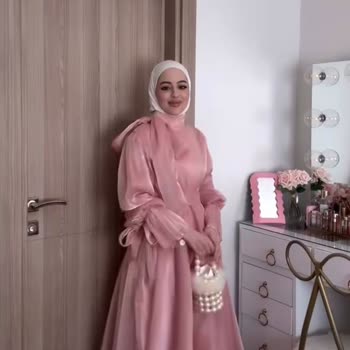 Sipariş Ettiğim Elbise Farklı Renkte Ve İletişim Yok