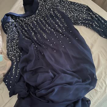 Sipariş Ettiğim Elbise Farklı Renkte Ve İletişim Yok