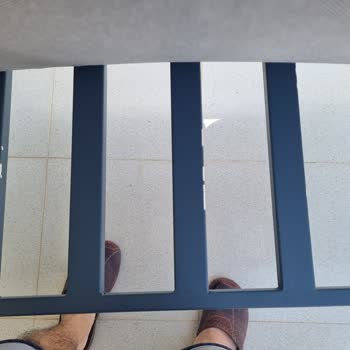 Dayanıksız Ve Kusurlu Balkon Takımı, İlgisiz Servis