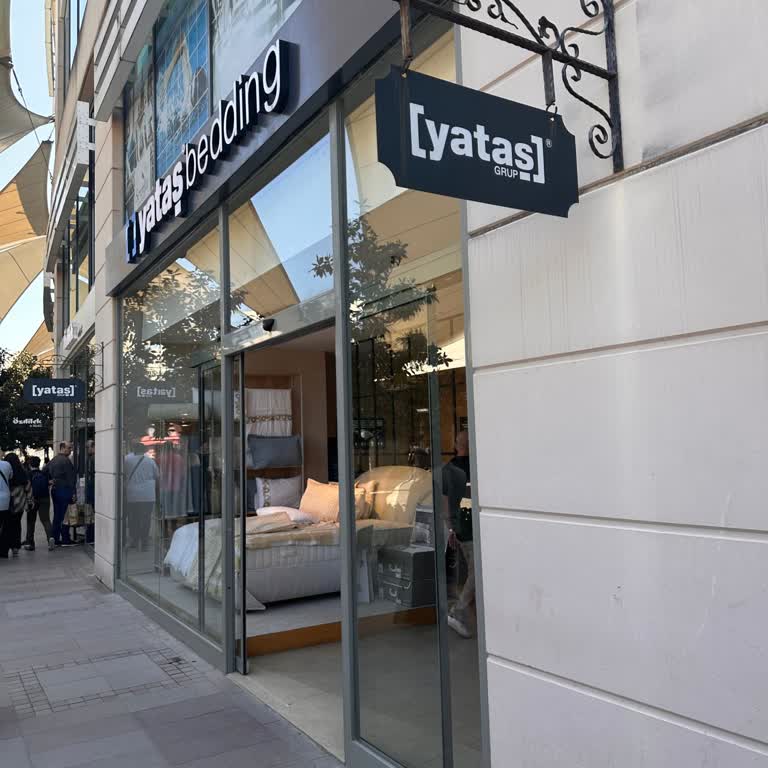 Yataş Mağazasında İlgisiz Çalışan Ve Ürünleri Göstermeme Sorunu