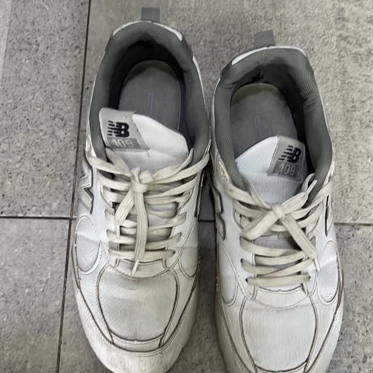 Yeni Alınan New Balance Ayakkabı Kısa Sürede Deforme Oldu Ve Kötü Koku Yaptı