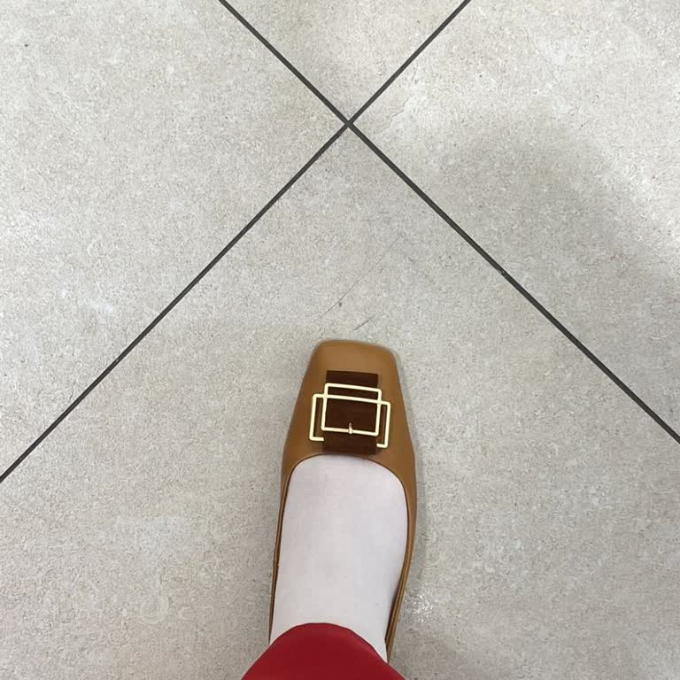 Kısa Sürede Deforme Olan Ayakkabı Ve Mağaza İlgisizliği