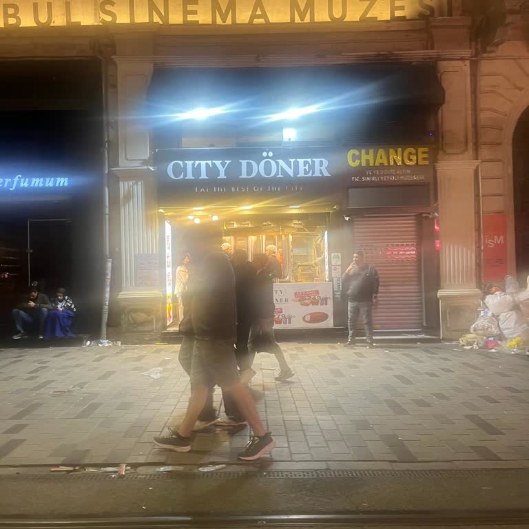 İstiklal Caddesi'ndeki City Döner'de Kötü Hizmet Ve Sağlıksız Ürün Deneyimi