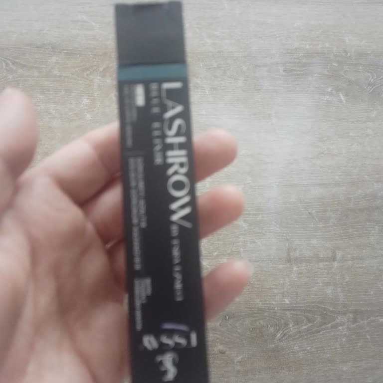 Essay (By Esra Ezmeci) Kirpik Serumu Beklentimi Karşılamadı Ve İade İstiyorum