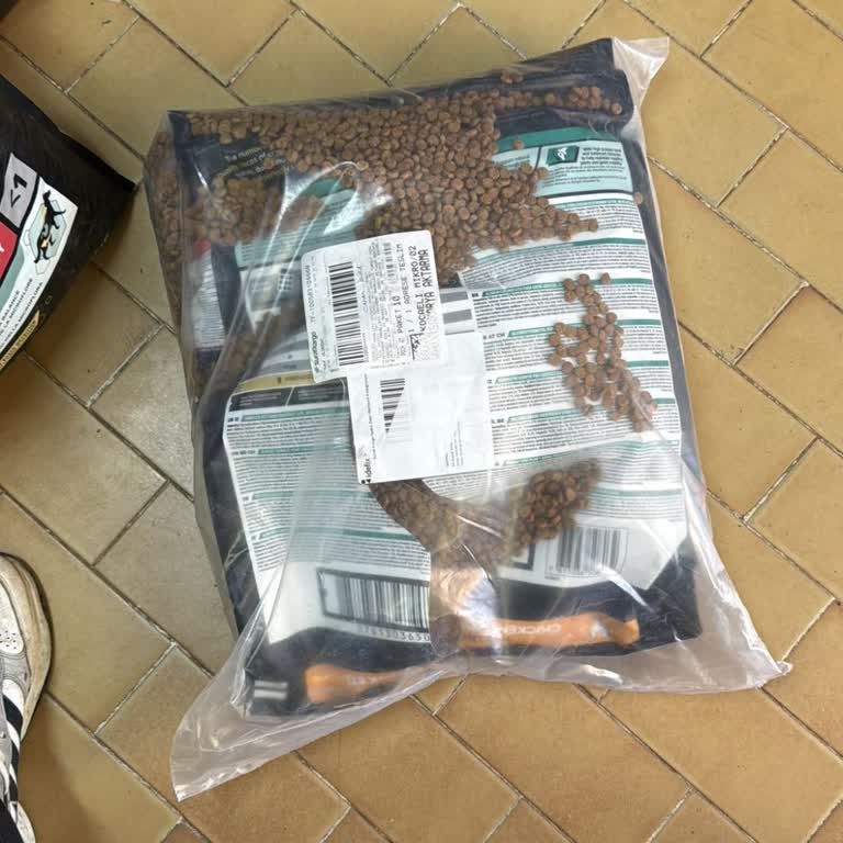 İdefix Parçalanmış Mama Paketiyle Mağdur Edildim, Çözüm Bekliyorum