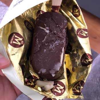 Aldığım Magnum Classic Dondurmanın Görünümü Ve Tadı Bozuk Çıktı