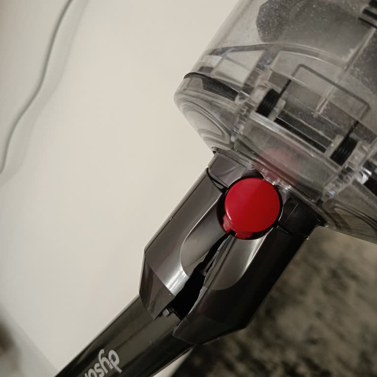 Dyson V12 Süpürgede Kısa Sürede Boru Çatlaması Ve Yüksek Yedek Parça Ücreti