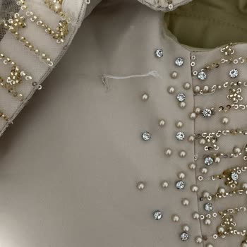 Für meinen besonderen Tag bei Kıyafet Sepetim bestellt aber defekte Kleider, keine Rückgabe!