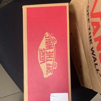 Vans Ayakkabıda Üretim Hatası Ve Yetersiz Müşteri Hizmeti Nedeniyle Mağduriyet