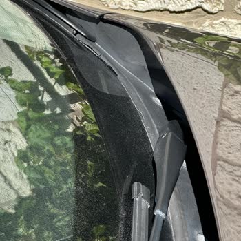 BMW 320d Ön Cam Fitilinde Çürüme Ve Dökülme Sorunu