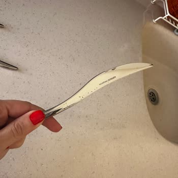 Ich habe Karaca Elegance gekauft die Messer rosten ständig nach dem Spülen!