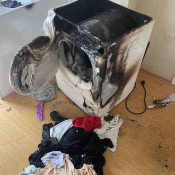 Kurutma Makinesi Çalışırken Yanmaya Başladı Evimiz Tehlike Atlattı