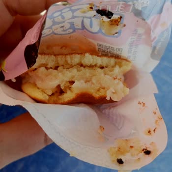 Eti Süt Burgerde Çıkan Yabancı Cisim Ailece Şok Olduk