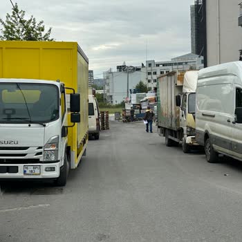 Kaldırımların İşgal Edilmesi Ve Güvenlik Sorunları İçin Çözüm Bekliyoruz