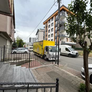 Kaldırımların İşgal Edilmesi Ve Güvenlik Sorunları İçin Çözüm Bekliyoruz